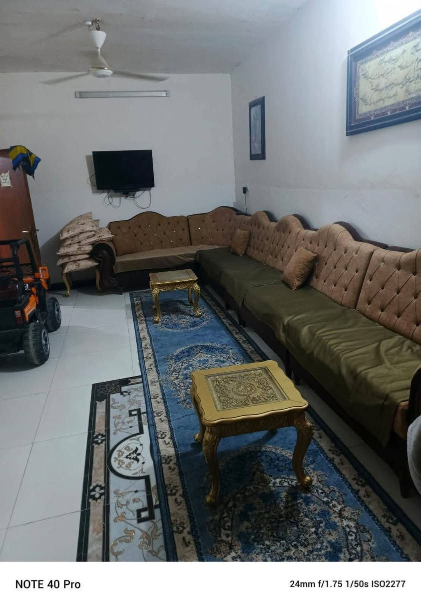 بيت للبيع في التقيه الثالثه مساحة 200 متر متكون من 3 غرف وبراني وصاله ومطبخ وصحيات خارجيه طابو صرف السعر ع خاص او الاتصال ع الرقم ***********
