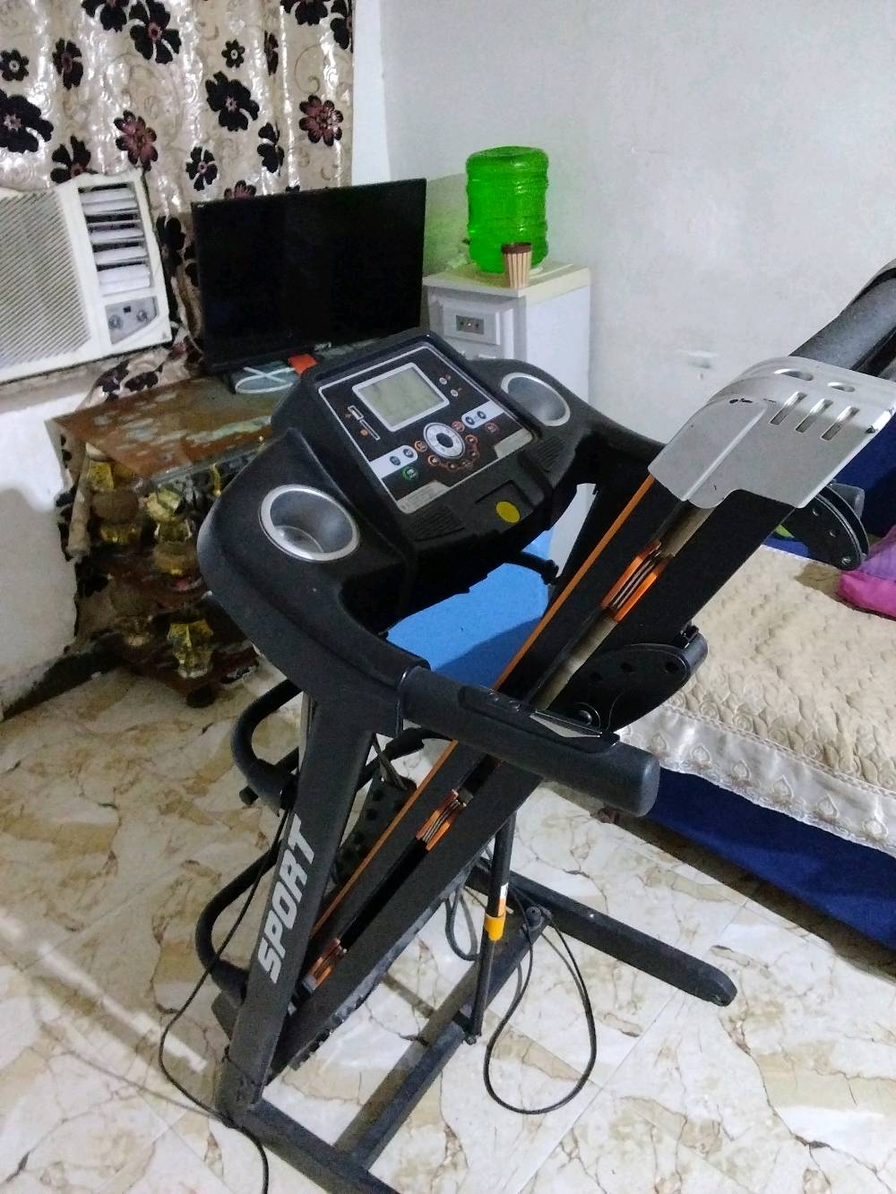بايسكل جري جديد استعمال قليل بسعر كلش مناسب  مع تدليك ضهر ومساج عداد كهربائية شاشة شغالة سماعه اغني اتصل علا ***********