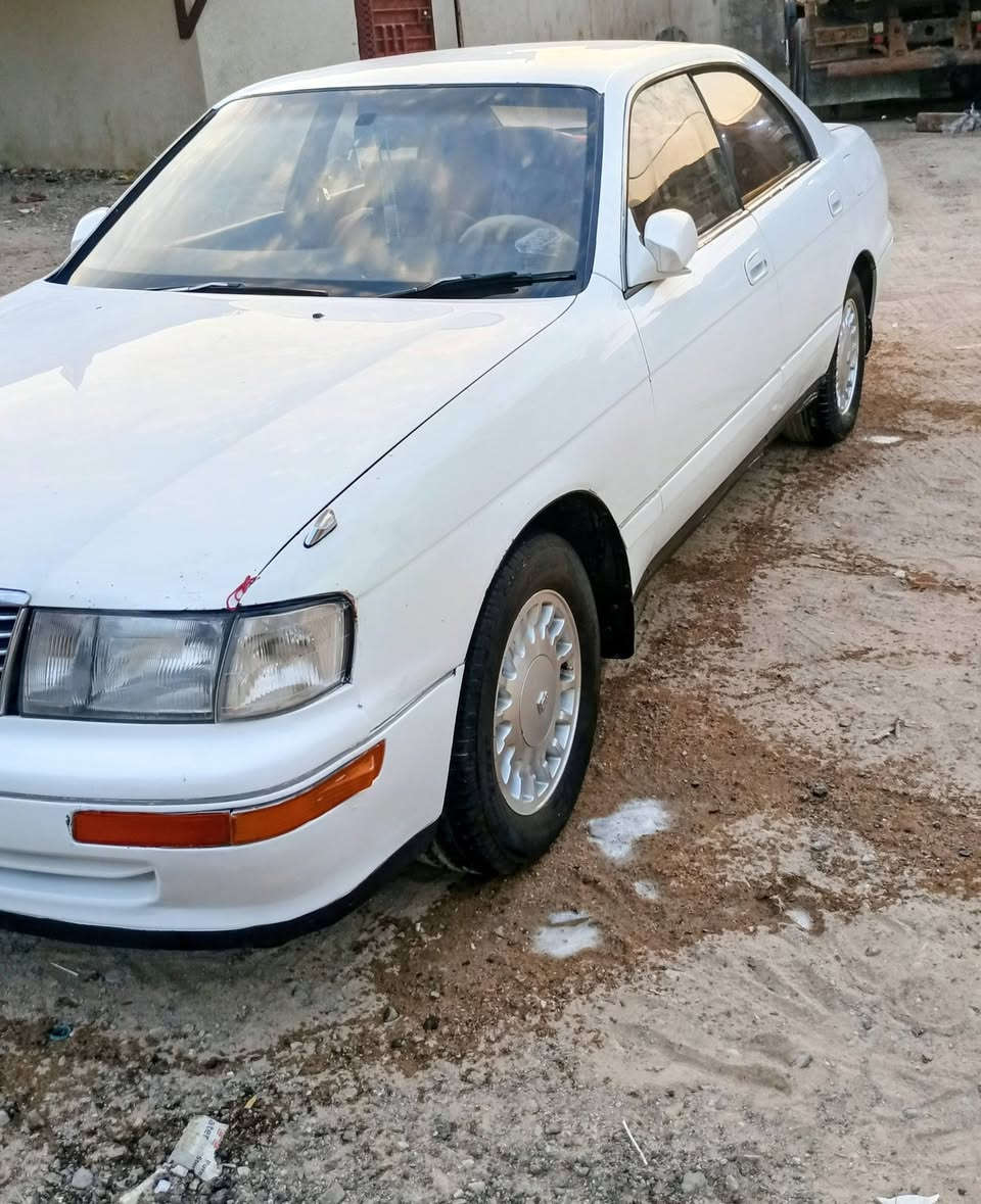 سلام عليكم بطه كراون مديل 1992 سياره جاهزه
مكفوله من كص ونقل وضربه 
سياره كفاله عامه من صبغ العام
مكينه 25000 خيرا من الله 
تخم تاير حداديه تبريد وي سويج 
ال شراي يتصل ويدلل 
***********
