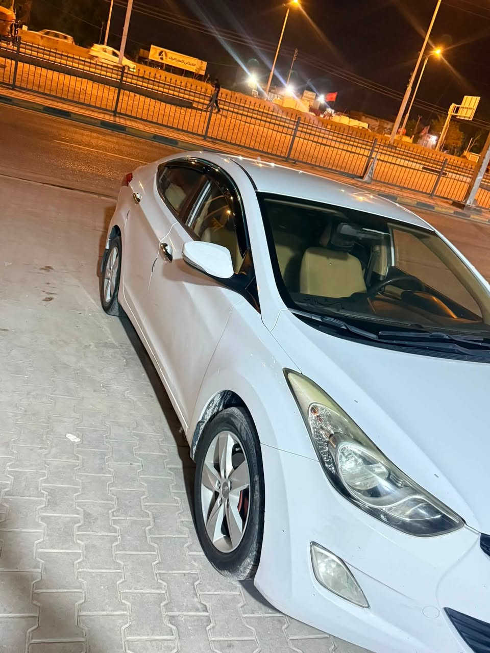 🚗 هيونداي النترا 2013 - وارد خليجي (لون أبيض) 🚗
سيارة جاهزة ومجهزة من جميع النواحي،   (شرط الترايك للبصرة).

• المواصفات والجمالية:

• اللون: أبيض ملكي.

• المحرك: 1600cc بحالة ممتازة جداً (لا تنقيص ولا تبخير).

• التبريد: ثلج ماشاء الله.

• الشاشة والكاميرا: شاشة حديثة مع كاميرا خلفية.

• الإطارات والحديديات: تخم تاير جديد + حدادية جاهزة بالكامل.

• البودي والشاسيه:

• كفالة عامة، بيها صبغ بسيط فقط بدور الجاملغ.

• باقي السيارة مكفولة من كلشي.

• الأوراق والرقم:

• رقم أربيل (تحويل مباشر: تريد وكالة أو مداور).

💵 السعر: 105 ورقة ($10,500) - بيع مستعجل.

📍 المكان: النجف - الرضوية.

📞 للاتصال والتواصل: ***********
