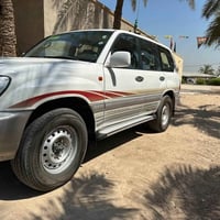 لاندكروز وحده موديل 2001 سلك والثانية موديل 2009 فوول كير عادي للاستفس...