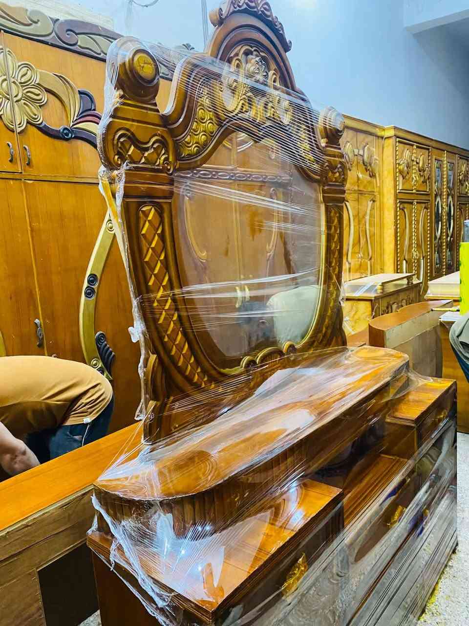غرفة نوم عراقي مستخدم اخو الجديد وباسعار مناسبة شغل درجة اولى مرتب ضهر جرجوبة السعر 750 الف وبيها مجال للطيبين 
رقم الهاتف ***********
