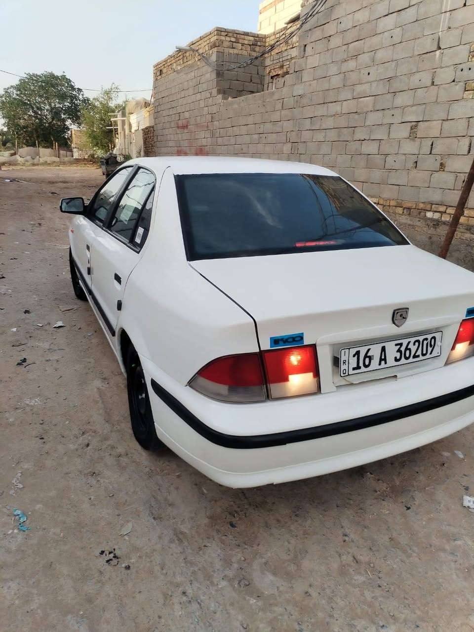 سمند  2010
كير ومكينه مكفولات
تبريد شغال 
حداديه خلفيه جديده 
تخم تاير جديد 
مكاني ديوانيه 
***********
رايده ب 37 وبيها مجال حك جيه
