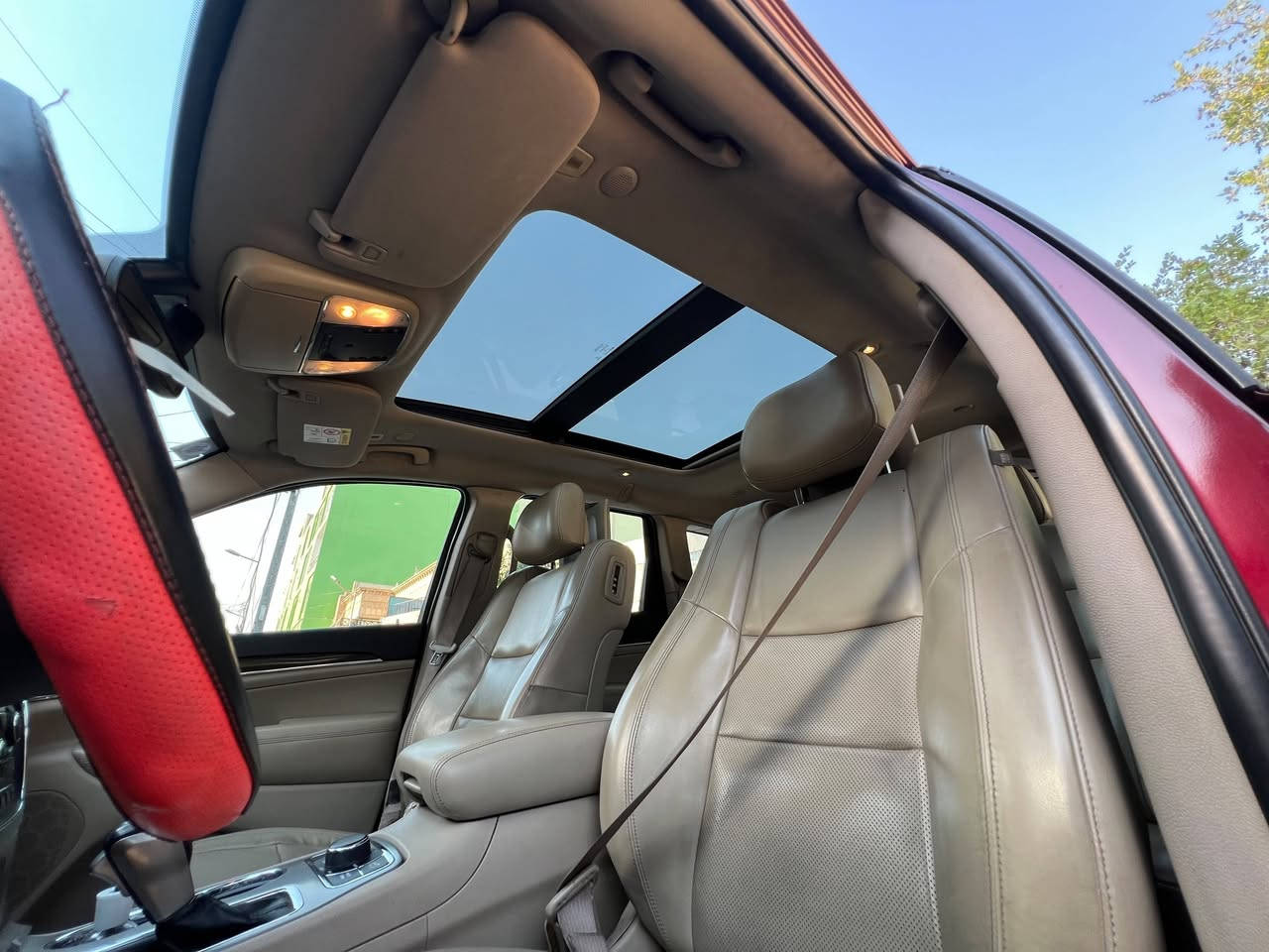 للبيع Jeep Grand Cherokee Limited Plus 2018
فور ويل 4x4 خليجي
عداد 95 ألف كم فقط
بدون أي ضربة أو صبغ فقط بارد بالصندوك شبر — فحص كامل

المواصفات:
• بصمة وتشغيل عن بعد
• شاشة كبيرة + 3 شاشات
• بانوراما
• كشنات جلد
• كشنات أمامية كهرباء مع تبريد وتدفئة
• كشنات خلفية تدفئة
• ميموري 3 وضعيات للكشنات
• ستيرن كهرباء مع تدفئة
• شفتات ستيرن وتحكمات كاملة
• بلوتوث
• رادار أمامي وخلفي + توقف ذاتي
• كامرة وحساسات أمامي وخلفي
• زراكات لايتات أمامية
• حساس لايت وماسحات أوتو
• تحكم أنظمة القيادة (ماوس)
• لايتات زنون متحركة
• صندوك كهربائي
• مراية حساس للضوء
• قطعتين تبريد
• تبريد بالصندوق

السيارة مال بيت
بانزين محسن + دهن أصلي

ا
 بغداد - حي العدل
 ***********
