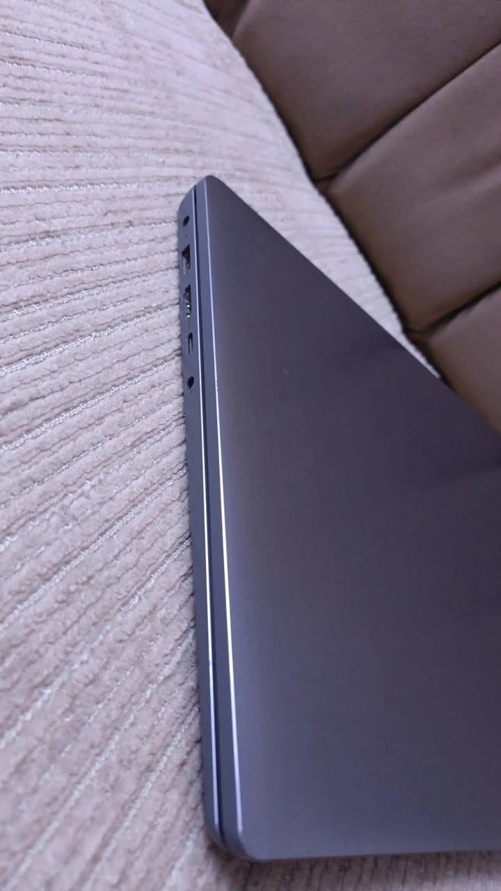 السلام عليكم
للبيع Lenovo
i7 - جيل 12
رامات 16
نظيفة جداً جداً استعمال قليل 
حتى كارتونتها موجودة 
السعر 650 الف 
مكاني بغداد 
واتساب / ***********
