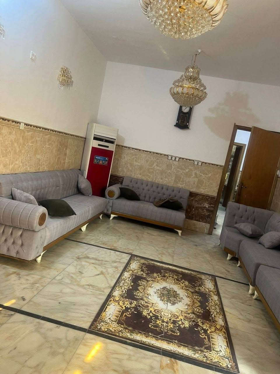 السلام عليكم 
 بيت للبيع مساحة200 م ملك صرف اجازة بناء طابقين اربع غرف نوم   استقبال صحيات 
العنوان حي الرسول 
الاستفسار أكثر الاتصال على الارقام
*********** واتس اب
