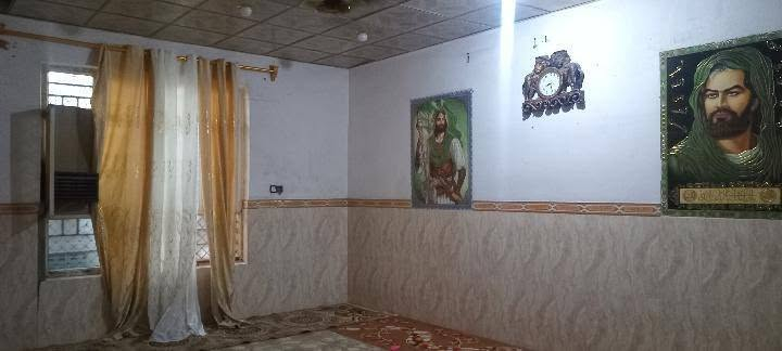 دار للبيع في حي الكوفه قرب دلاليه السيد
مساحته 200 متر
يتكون الطابق الاول من غرفتين واستقبال ومطبخ وصاله وصحيات
والطابق الثاني هيكل يتكون من اربعه غرف وصاله وصحيات 
السعر ١١٠ وبي مجال
للاستفسار ***********
