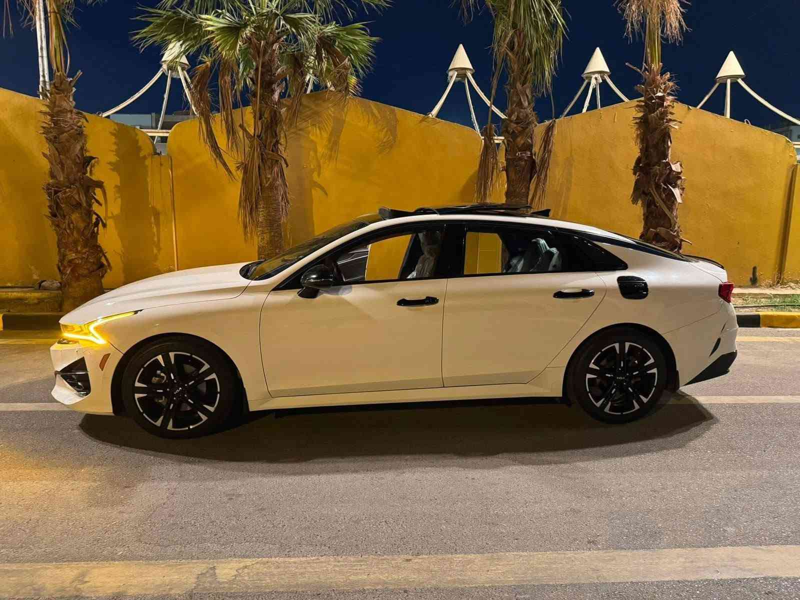 السلام عليكم سياره كي فايف  موديل 2022 جيتي لاين  وارد امريكي محرك 1600تيربو. السياره ماشيه 80km وليس mil السياره مكفوله من ضرر ومن كلير ومحرك مكفول كلشي موضحلك بلصور رقم بغداد  تخم تاير جديد من شركه تاير مول هانكوك  كوري اصلي باسمي السياره   رقم الهاتف *********** /ممتواجد علنت دائما شراي يتصل
