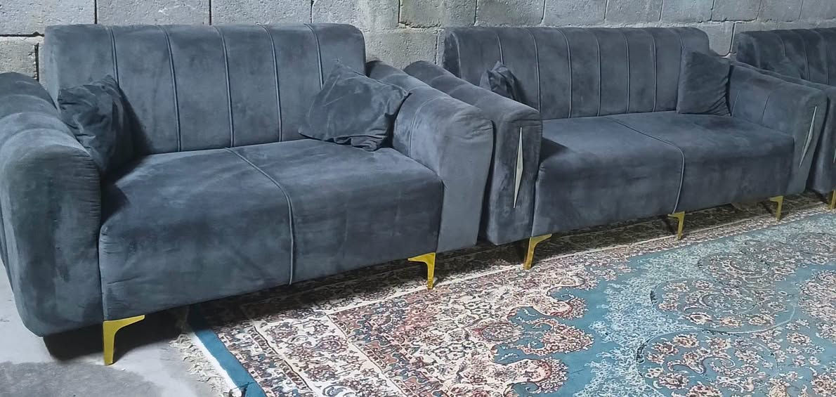 ▪️ تخم 8 مقاعد  اللون الرمادي مع كوشات 

▪️ كلش  نضيف سعر خاص 

▪️المكان حصوه حي عداي قرب موكب الزهراء

📲 للاستفسار اتصال : ***********
