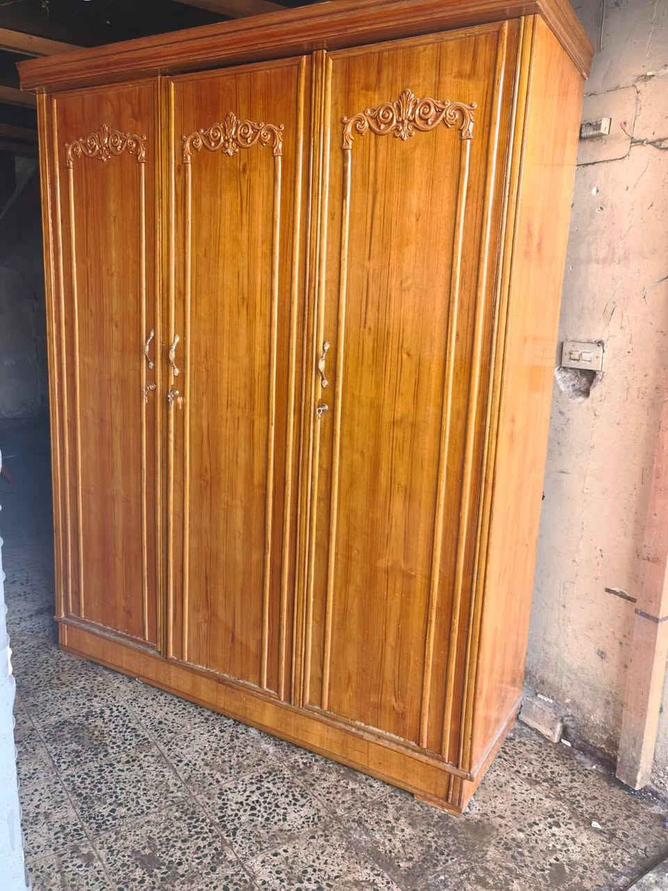 السلام عليكم كنتور 3باب داخل خارج صاج فرش وقبغ بلوك ضهر جرجوبه كبس براغي سعره 215 مكاني البياع شرطة الرابعة *********** واتساب

