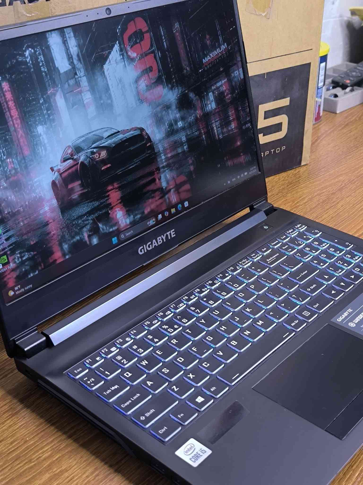 القوية والجميلة من GIGABYTE بكرت شاشة 3060 

GIGABYTE G5 
GPU : NVIDIA GEFORCE RTX 3060 ( 6 GB ) 
CPU : CORE I5 - 10 H 
RAM 16 GB
STORAGE 512 SSD NVMe
Screen 15.6 FHD 144Hz
الجهاز نضافة 97% كامل مع الكارتونة والشاحنة الاصلية 
البطارية 88.98%
كيبورد ضوئي RGB ملون 

مكاني بغداد 
‏‪***********‬‏
