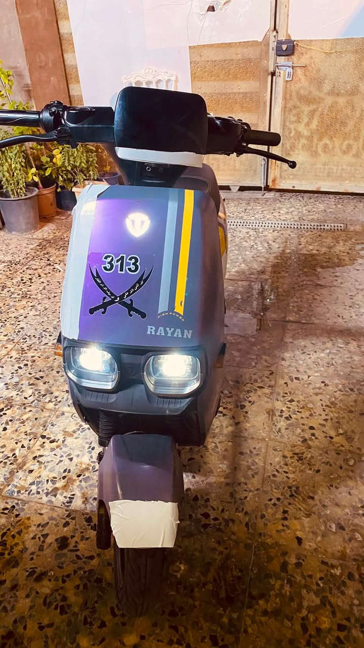 ام عيون ريان للبيع دراجه فول كلشي شغال بطاريات يقرن 11 لدراجه بصمتين وسويج لايت عالي ناصي رماش اشارت يمنه يسره ودبل اشاره هورن ومانع انزلاق لسعر 575 وبيه مجال قليل لمكان بغداد حي لجهاد للتواصل ***********
