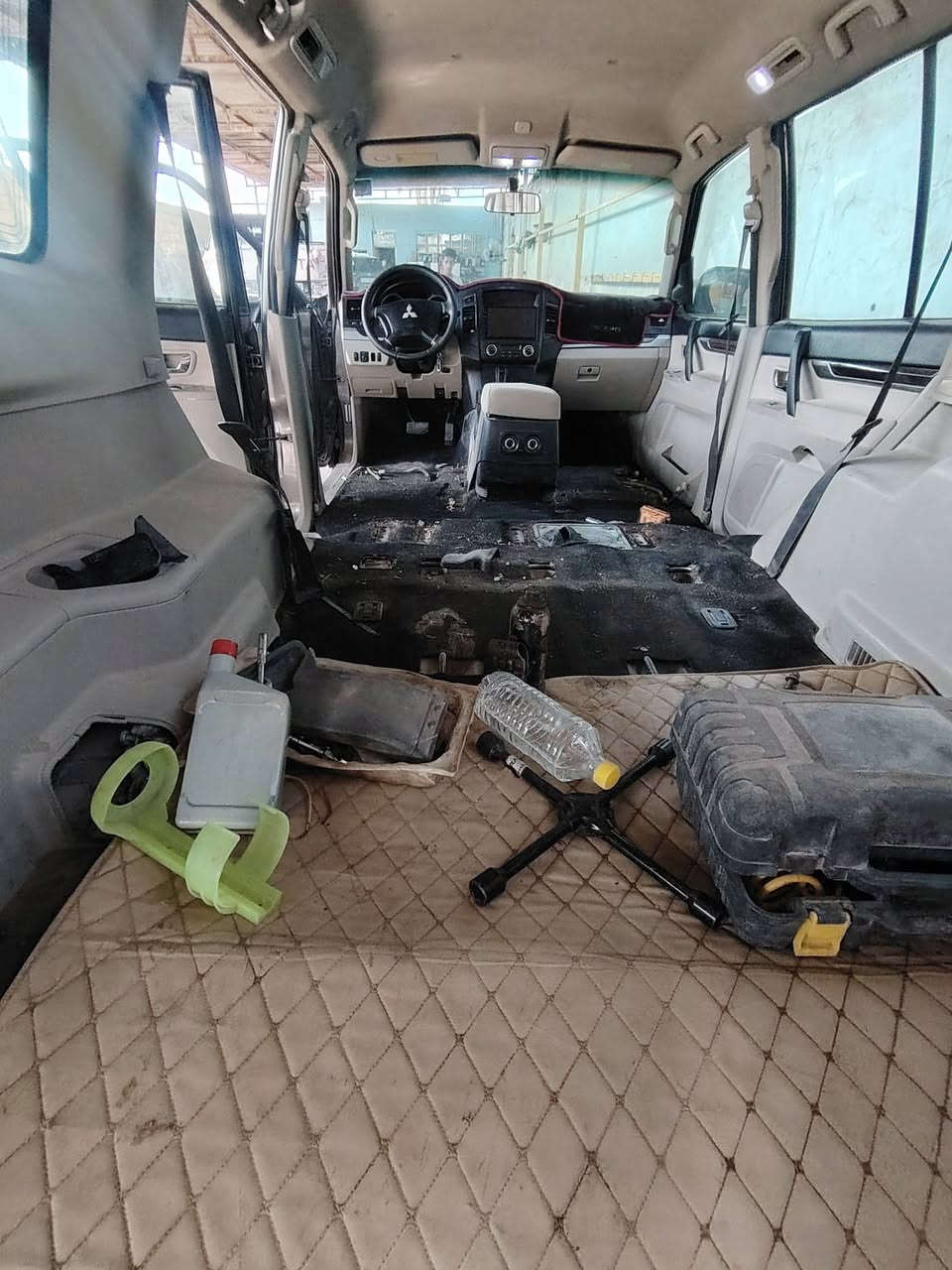 تم عمل حمام وبولش على #Pajero ✅
#واسط_العزيزية_شارع_الجديد 📍
📞:***********  ابو شاهين
📞:*********** ابو حسن
