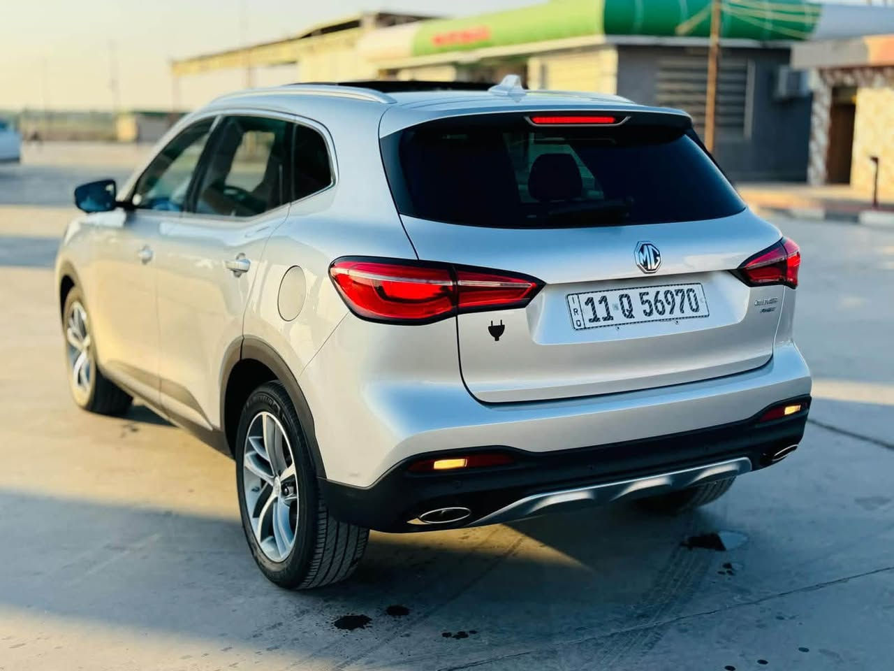 🚗 MG HS Trophy Hybrid 2022 | وارد أوروبي | للبيع أو المراوس 🚗
✨ السعر: 133 ورقة (قابل للنقاش)
📍 بغداد – بسماية
📞 ***********⸻

🔹 ماشيه : 32 ألف كم فقط
🔹 الدفع: AWD
🔹 المحرك: 2.0 Turbo Hybrid
🔹 اللون: سلفر
🔹 رقم بغداد (باسمي)
🔹 وارد أوروبي – استيراد خاص
✅ أهم المواصفات:
* فتحة سقف بانوراما
* شاشة 10.1 + عدادات رقمية 12.3
* كاميرا 360°
* داخلية جلد + كنتارا (أحمر/أسود)
* نظام Super Sport
* Apple CarPlay & Android Auto
* بصمة + دخول ذكي
* مثبت سرعة + Auto Hold
* مقاعد كهربائية رياضية
* إضاءة داخلية 44 لون + LED كامل
* أنظمة أمان متكاملة (ABS / ESP / EBD / CBC / HAC)
* كشف نقطة عمياء + تحذير حركة خلفي
صبغ 4 قطع فقط بدون دواخل (بونيت + جاملغ+ جاملغ خلفي ولباب 
والسونار موجود بالصور.
