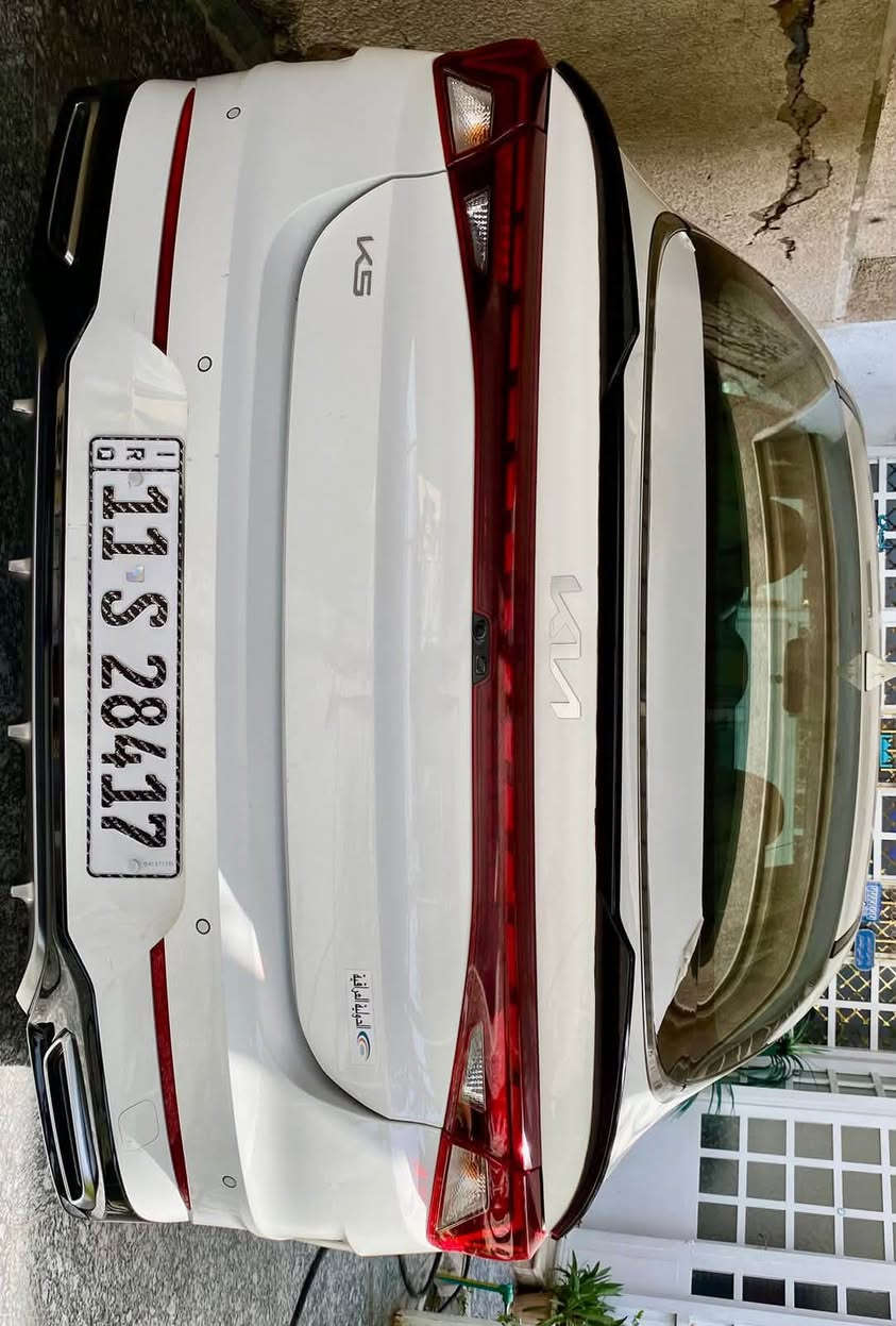 كيا  K5 🚘
موديل 2023 خليجي
مكينه 2000 دوش ✅
العداد 43 الف كيلو

رقم بغداد انكليزي بأسمي ✨

مواصفات السيارة_
• تشغيل عن بعد 
• ⁠بصمه عدد 2
• ⁠ويل كروم
• ⁠انارة ترحيب عند الأقتراب
• ⁠صندوق ذكي يفتح عند الأقتراب
• (درايف مود ) ⁠5 انضمة قياده
• ⁠شاشه كبيره car blay + كامره دواره
• ⁠حساس خلفي  
• ⁠⁠مانع انزلاق
• ⁠تبريد قطعتين
• ⁠اشارة بالمري + شفط
• ⁠مخارج USB
• ⁠فول تحكم ستيرن +كروس سرعه 
• بك لايت لد متصل⁠✨
• ⁠كرسي السائق كهرباء

• ⁠للعلم الجام مغلف عازل حراره وارضيات حوضيه  و دوشمه فوق البلاديه 
• ⁠ ⁠
اخوان السياره كفاله عامه (عدا بارد قليل
في الباب خلف السائق وملاحضات مثل رصعه جداً خفيفه بالبنيد والجاملغ  )

✨السياره على وضع الشركه برغي واحد ممفتوح ✅
استخدام بيت فقط

حتى تبديل الدهن عند الوكاله حصراً مع الوصولات لأثبات ذلك مو فقط كلام
 
السعر $ 193
***********✨
اسف ع الاطاله اخوان🙏🏻
