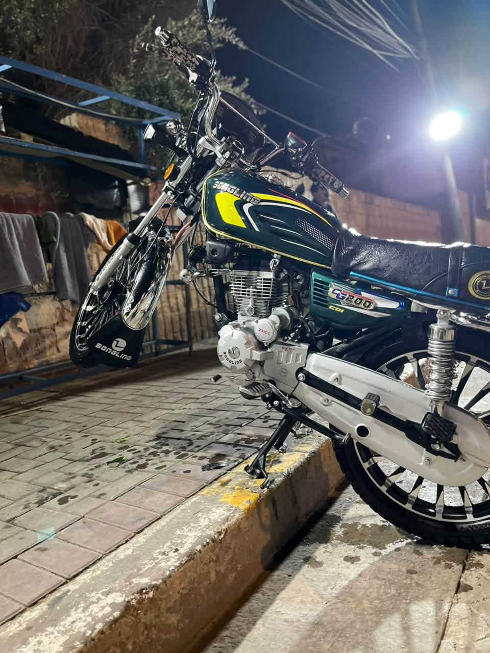 السلام عليكم 

🏍️ للبيع دراجة إيراني نظيفة جداً 🏍️

✨ موديل 2025 – شكل 2026، نازلة 2026
🔹 مكينة 200cc حقيقي أم العينة
🔹 الماكينة سوبر + تبريد للمكينة
🔹 شاشة أم تعرض
🔹 مكفولة كفالة عامة
🔹 الدراجة حلوة ومرتبة ونظيفة جداً
🔹 كاملة ومتكاملة وما ناقصها أي شي
🔹 جاهزة للاستخدام وما تحتاج أي صرف

💰 السعر 950 ألف دينار وبيها مجال للجادين

📍 المكان: بغداد – العامرية
📞 ***********

🔥 دراجة نظيفة ومرتبة، واللي يشوفها على الطبيعة يعرف قيمتها.
