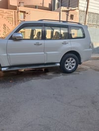 سياره باجيرو للبيع رقمها بغداد موديل 2010 الحادث فقط جاملغ او المراوس ...