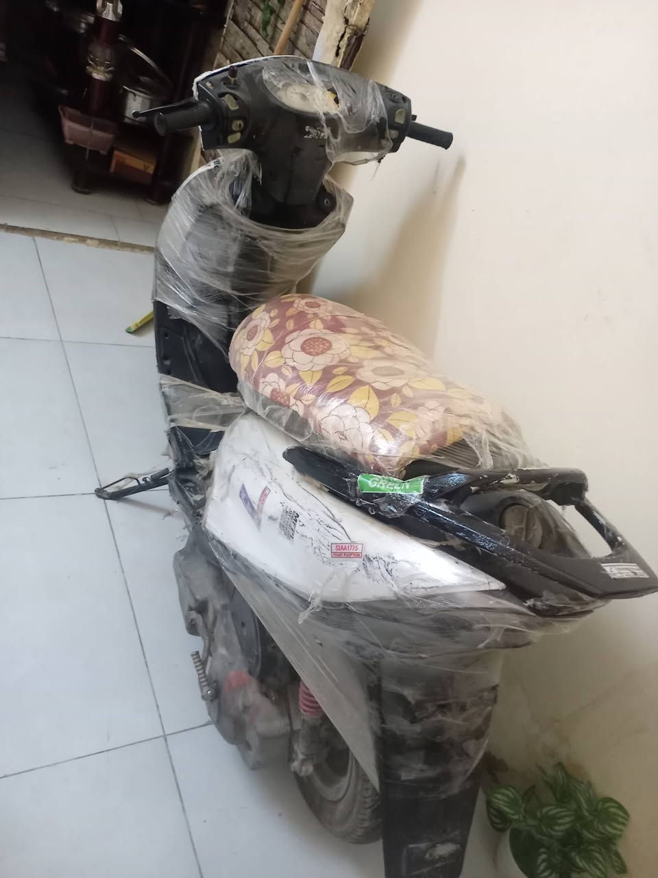 دراجه نضيفه كل شي ما بيه نقص راجه بس كلجات اما دراجه شغاله ميه بل ميه سعر دراجه ٢٥٠ بي مجال بسيط مكان حي اور سبع قصور وتاسب ***********
