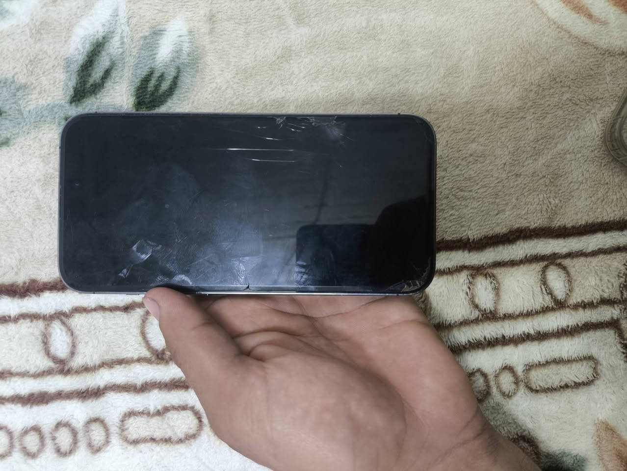 ايفون 14 برو ماكس • كبس ما مفتوح • بطارية ٧٨