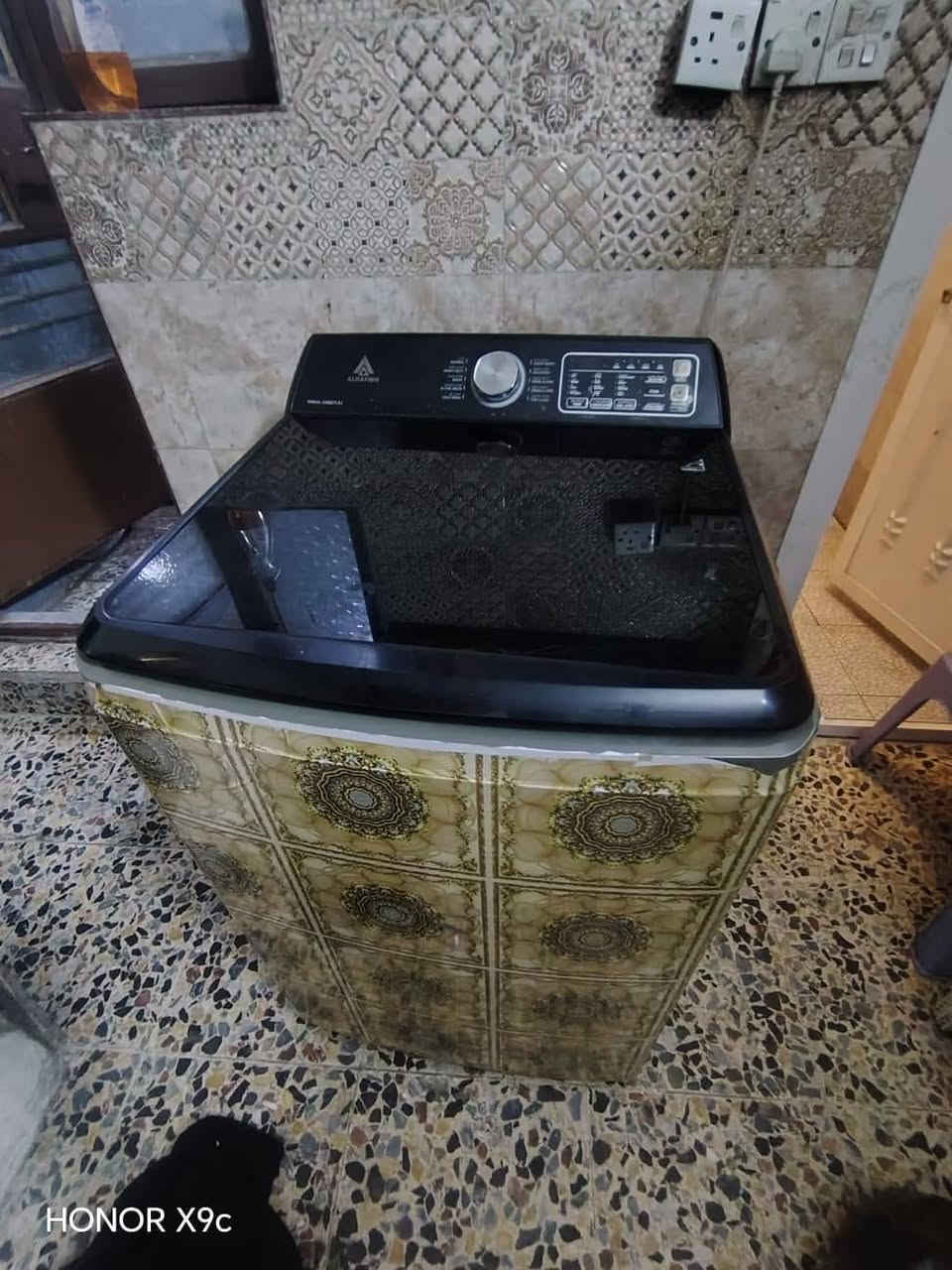 ثلاجه 400وبيه مجال جديده
كاونتر400وبي مجال جديد بس هذاكسربصيط
غساله هم جديده تغسل بطانيات 350
لعنوان الشعب شارع عدن وهذارقم ***********
