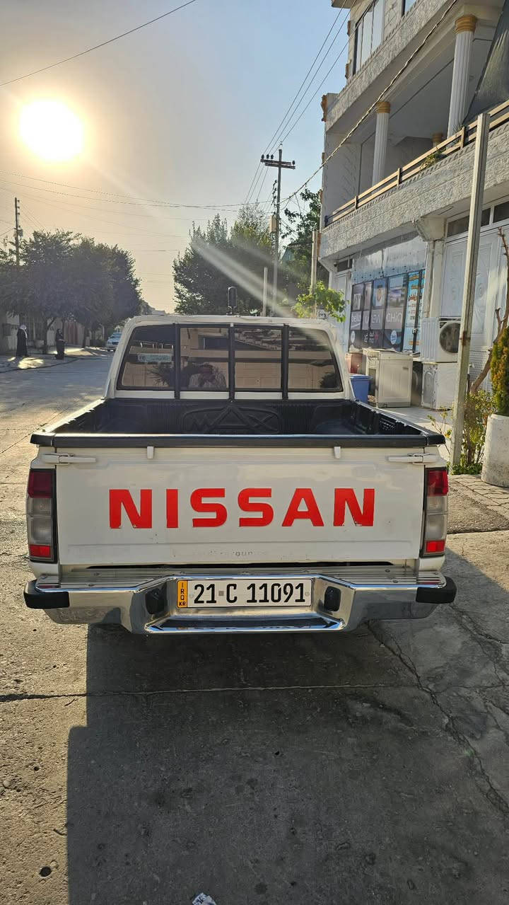 نیسان ٢٠٠٨ یابانی سەنەوی بە سەر نەچوە
چوار تایەی لۆك لە ژێرایە
گێرو مەکینەی بە شەرت
بۆیاخ تیانیە
دو سێ پەلە ساری هەیە
پێشی هیچ پیوە نیە
نرخ ١١٨  گەڵا مجال
***********
*********** السليمانية, العراق

