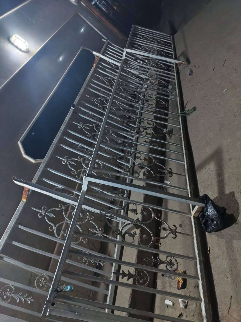 سياج درج • حديد ثقيل • ١١م