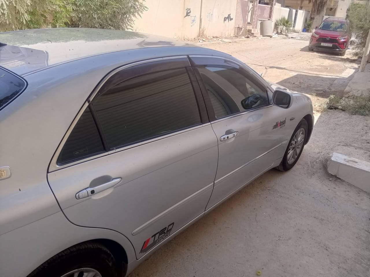 شاینە ڕۆیاڵ 2007ی مانگی 12 واتا 2008 ،کۆد دار ،60 هەزار km حەقیقی ڕۆشتووە،تەبرید بەسراو،برێک بەسراو ،لایت ناوچەی کوێر ،بەسمه ڕەساسی ،ناو زەردی ساج مەلیکی ،مەکینە 180 ی بچوکی گێڕ گەورەی کەم بەنزین خۆر و کەم مەسروفی ئاڵتوونی ،بەشەرتی ئەوەی قرچ و دەعم و لێدراوی نەبێ ،بەشەرتی 100 فیتەر ،بێ دوکەڵە،بەشەرتی ئەوەی سەقف حیزامی  بۆیاخی نەبێ ،ئەشیای کاملی ناو سندوقی تیایە،چرکەی تیانیە،کامل مەسروف کراوە ،برێک بەسراوە،شاشەو کامێرا و حاسە و کارەبایی مەزبوتە،سێ دوگمە و پەردە،تاقانەی هەموو کەلارە،نرخی 50 گەڵاو مەعامەلە ،چرکەی تیانیە چرکە و 100 دۆلار ببڕە ***********
