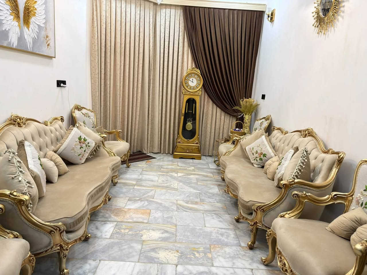 تخم ملكي اخو جديد نضافه ٩٩ بل ميه خشب زان مع كوشات وطبلات للبيع بسعر مناسب ٤٥٠الف لتواصل عبر الرقم التالي 
***********
