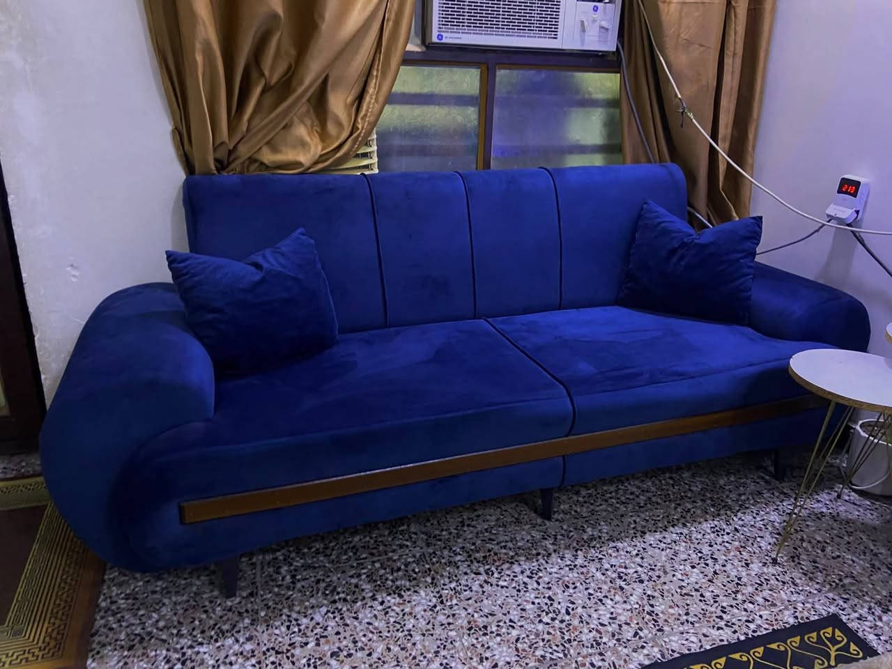 السلام عليكم  🌷✨
🛋️ تخم مستعمل للبيع 🛋️
التخم مستعمل استعمال خفيف جدًا ونظيف، ما بيه وصخ أو تخريب، ومحافظ عليه بشكل ممتاز 🤍✨
💰 سعر التخم: 450 ألف دينار
📌 وبيه مجال بالسعر للجادين.
📺 شاشة LG للبيع
✨ الحجم: 65 إنچ
✨ الماركة: LG
✨ نظيفة ومحافظ عليها
✨ ولحد الآن اللاصق موجود عليها 📦
💰 سعر الشاشة: 400 ألف دينار
📩 للحجز والاستفسار :***********
