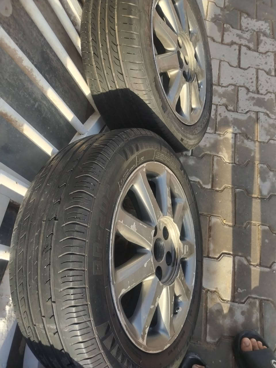 السلام عليكم
ويل نجمه ملكه
وياله وتخم تايرات للبيع
*التايرات جدد بس مجغدات صار شهر من شاده
*و الوياله مصبوغات
* فقط للبيع 
السعر: 600 وبيهن مجال
للتواصل: ***********
مكاني: نجف
