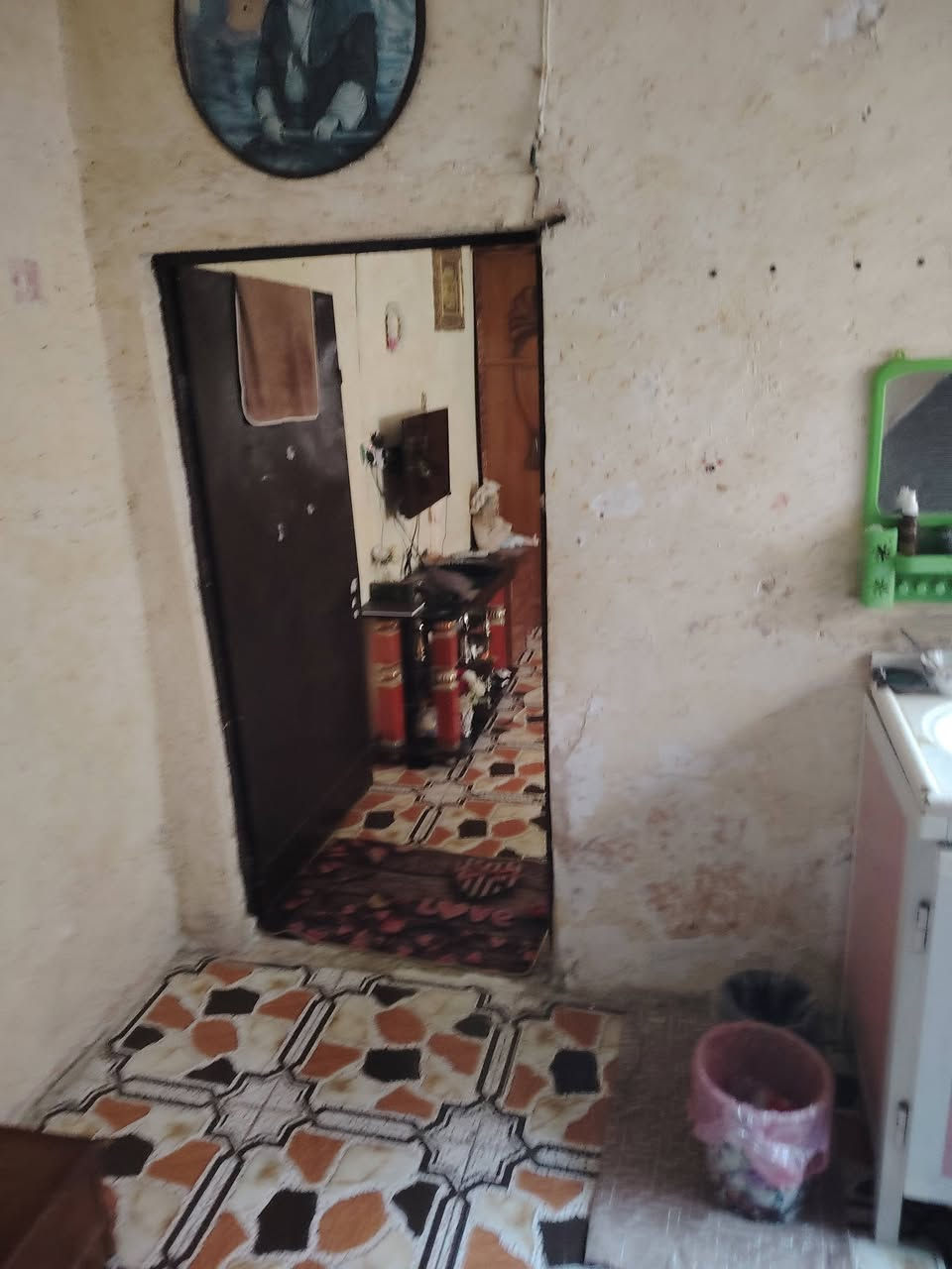 السلام عليكم  بيت للبيع تجاوز في حي العامل بحي الجواد يعني تجاوز يحتوي على ٢ غرف واستقبال وحمامات ٢ وصاله ومنور السعر خاص من رخصة الادمن 😍❤️تحياتي 🫡***********

