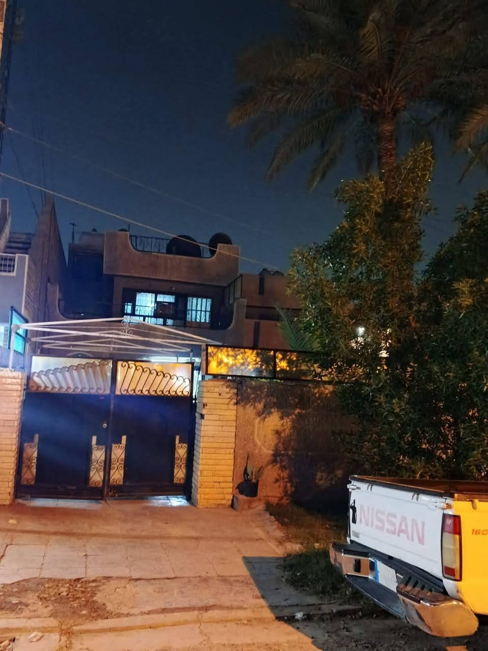 سلام عليكم عندي بيت بل البنوك أريد ابيعه الواجهة 6وربع النزال 30 سند مستقل  مساحه 188رقم الهاتف ***********
