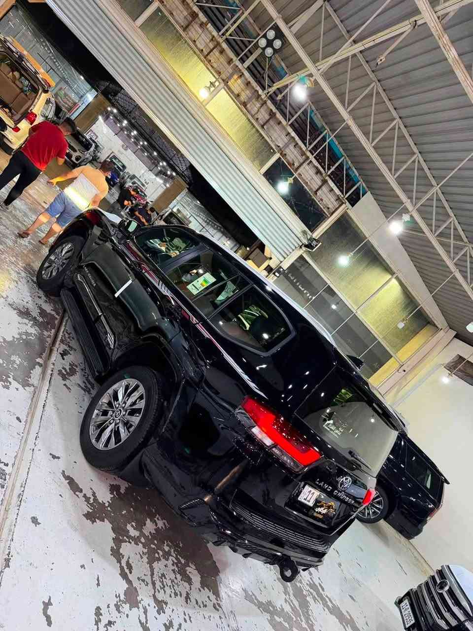 للبيع لاندكروز 2025 اخت زيرو ماشيه 6الف وكاله البريم GXR سياره ماشاء الله عليها رقم بغداد فول موصفات للاخير داخل احمر رقم بغداد بأسمي تحويل ثاني يوم مكان السياره بغداد مجمع معارض البياع السعر 720$وبيها مجال 
للستفسار *********** حيدر الركابي
