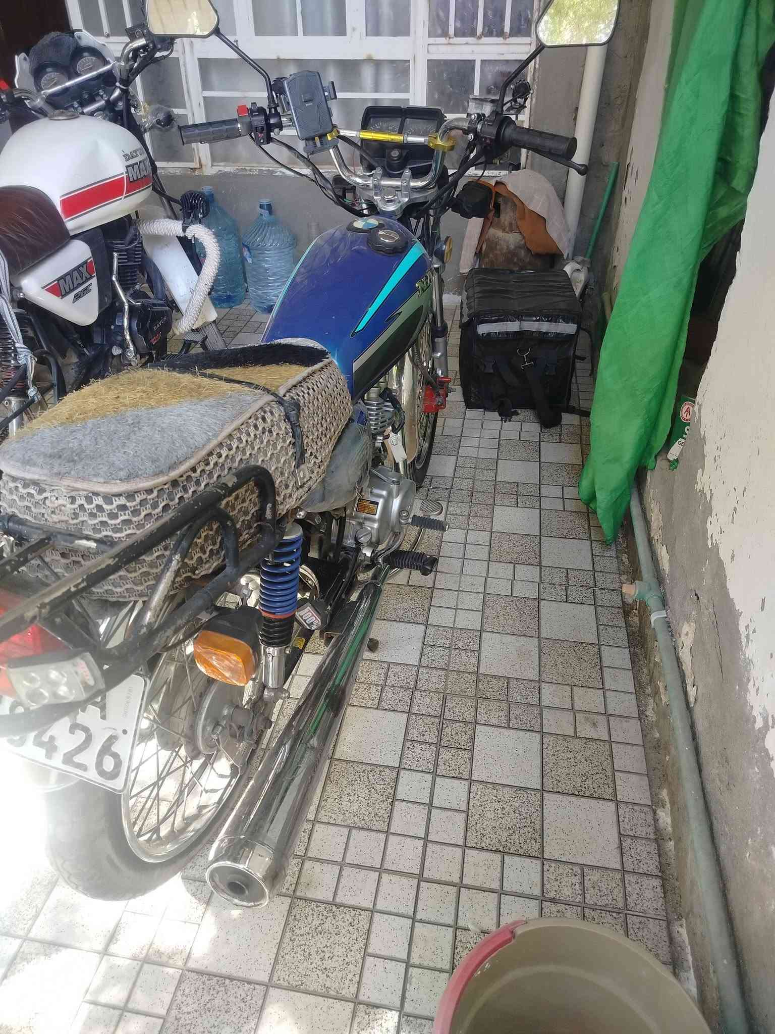 سلام عليكم اخوان دراجه 4كير نامه امتياز مكينه و كهربائيات شلامجه مكينه بيها اقوى ولفات ب العراق مديل 22 رقم و سنويه واسط و تحويل ثاني يوم نقوصات تاير و جوب خلفي + ويل امامي معووج + صالنصه كاتم بيها +الاشارات الخلفيه طافيات +فيلس  ذني الشغلات البسيطه و مكينه مديل 2025 يعني بعدها جديده الاريل مو وياها افتحه و انطيك الدراجه سرعه و معدل و رزانه طبيت ب طسه ب ال 120.  نعوج الويل الامامي و تكطعن 5 من السيام مالته و بنجر التاير الخلفي و خلع من مكانه بس ما نكلبت يعني بس ذني الاضرار باقي الدراجه صاغ سليم السعر1.300.000 مليون و ثلاث مئه الف و مابيها اي مجال للاستفسار *********** واتساب اذا ما رديت على الاتصال
