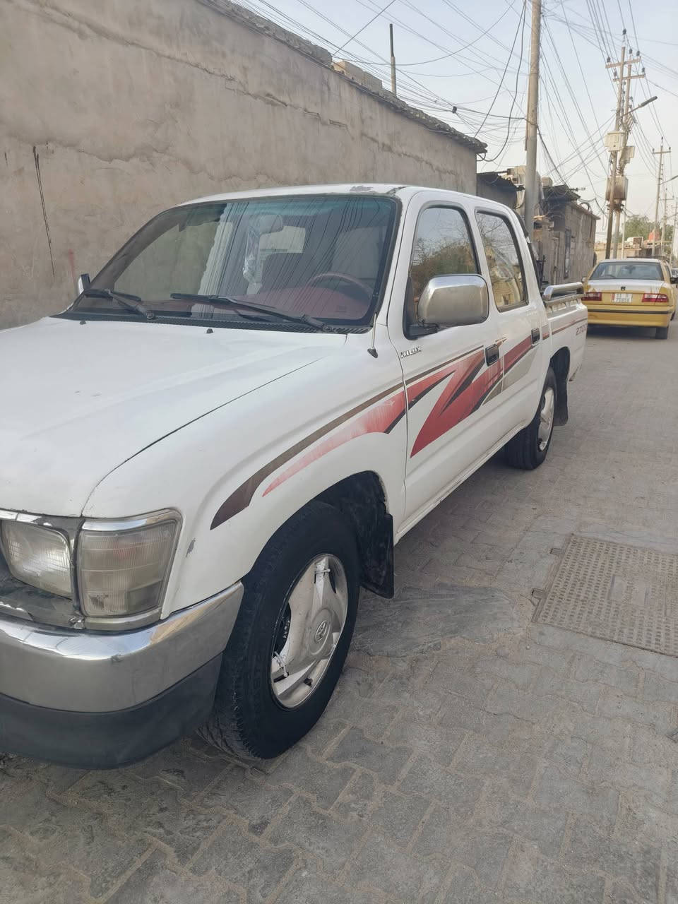 السلام عليكم بيكم تيوتا جمره موديل2001  مكفوله كير مكينه شاصي بيه ضربات قليله بلباب الوره مكفول الباقي حداديه بيدي شاده  المكان البصره السعر ٧٥ وبيه مجال قليل  الرقم ***********

