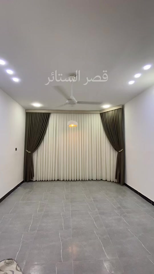 قصر الستائر ***********  العمارة-قطاع28-شارع الاطباء-مقابل مجمع الكوخ 

نص مكتوب في الصور:
- قصر الستائر