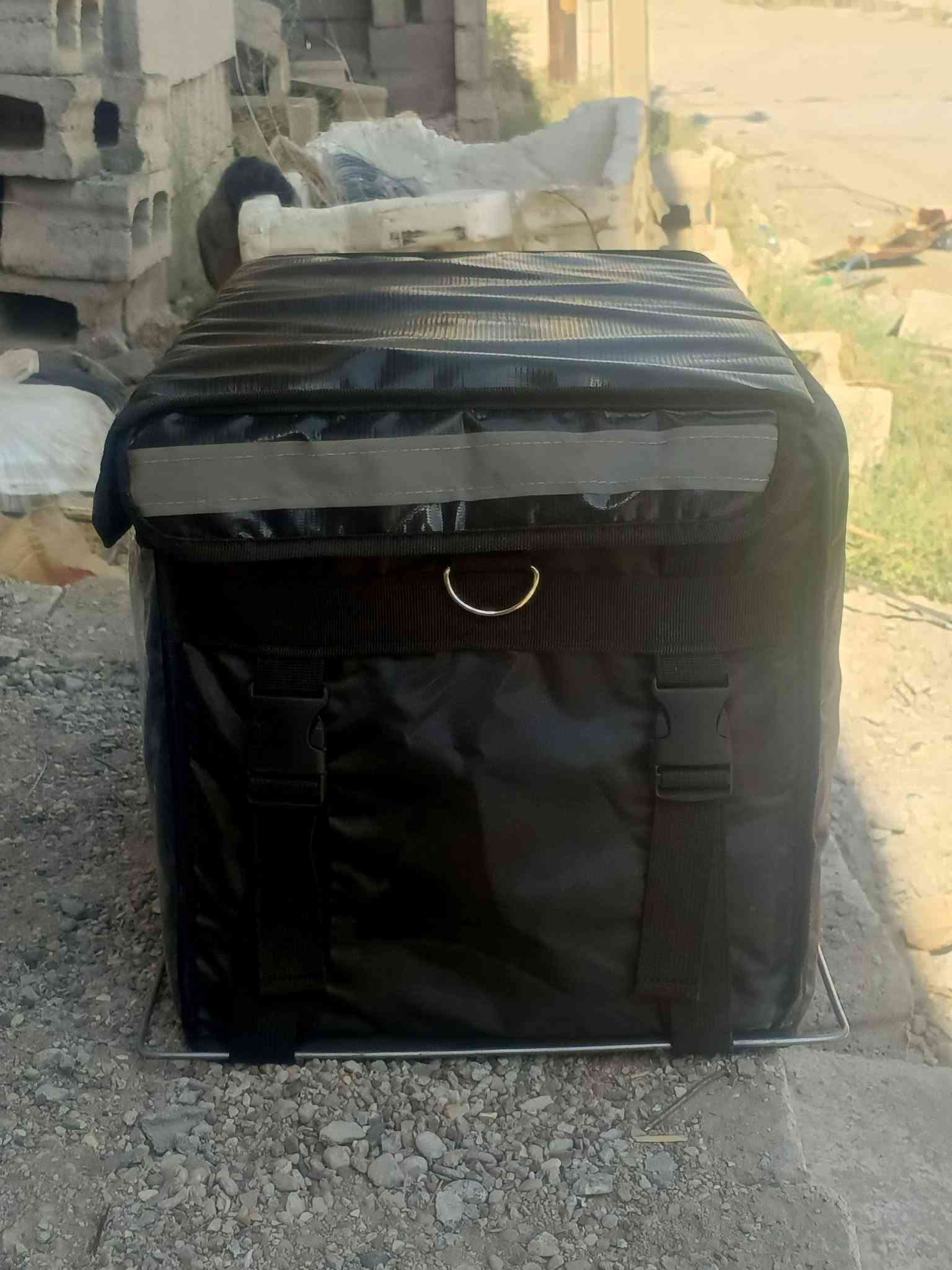 سندوك دلفري جديد مستعمل يومين فقط سعرو 20 الف قفل ***********
