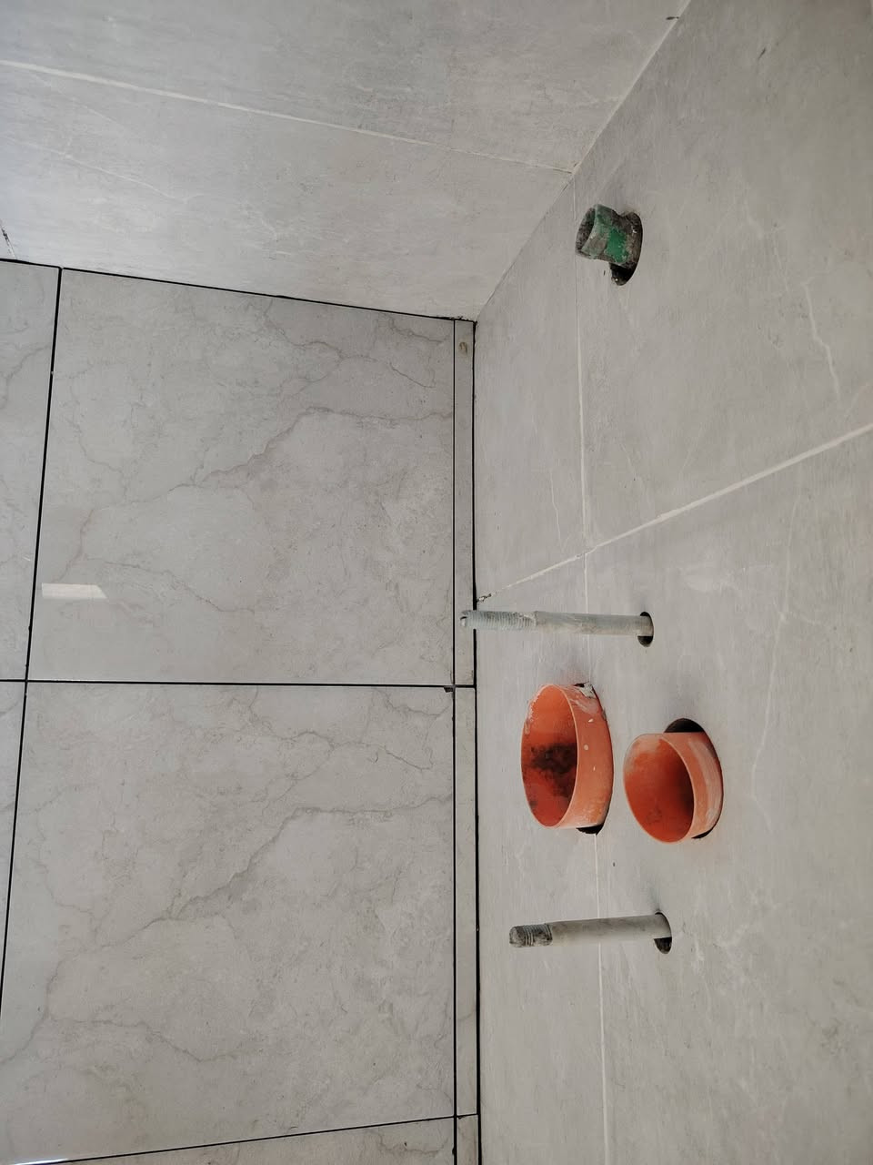خلفه بورسلين متفرغ شغل استلام مهندس 
***********
