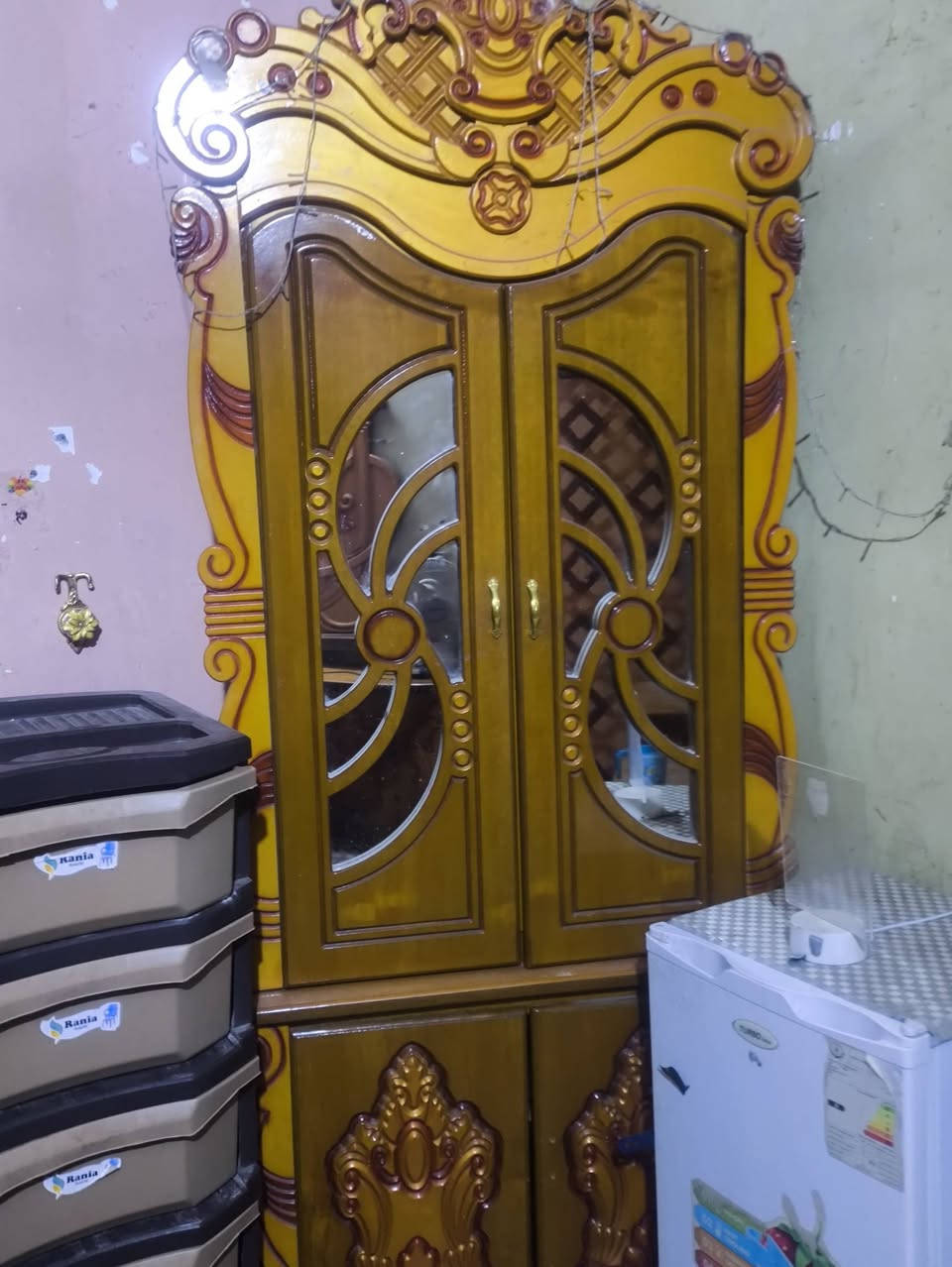 غرفه اخشاب • للبيع • ما تكسر السعر
