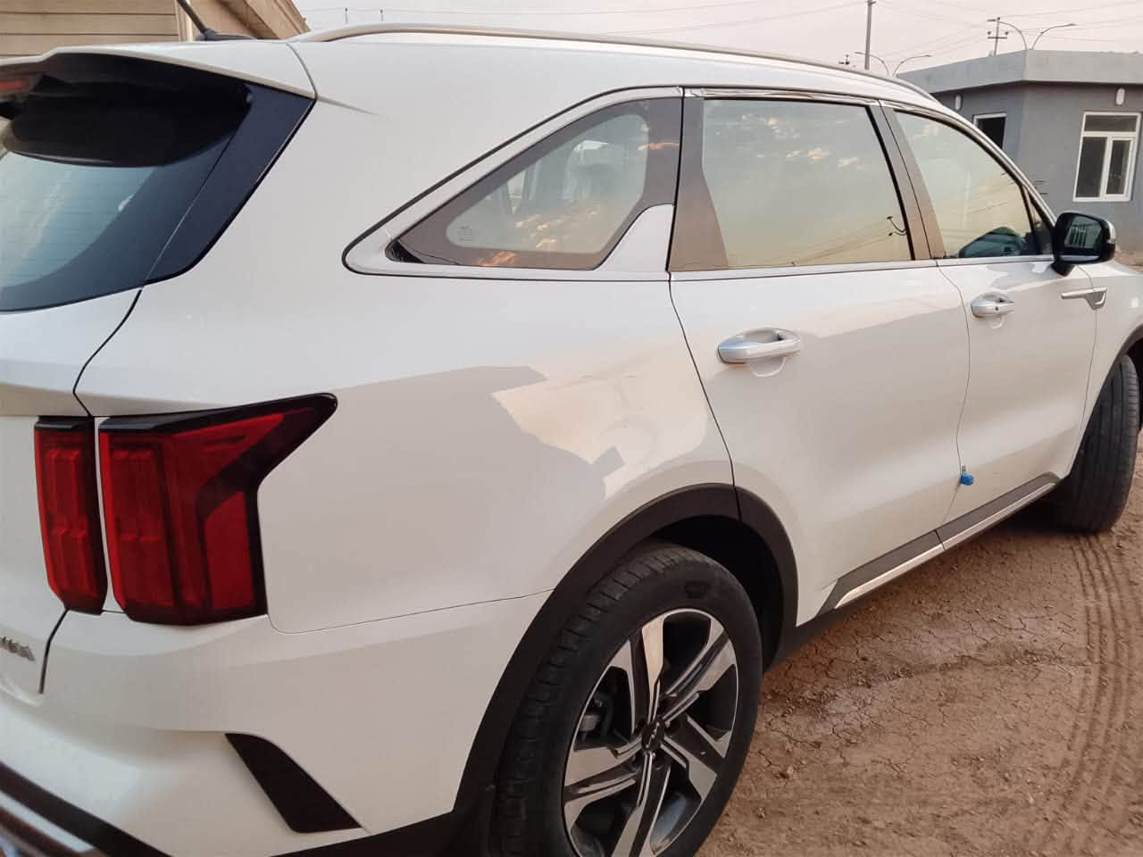 سلام عليكم جميعا 

سياره Kia سورنتو موديل 2023 ماشية اقل من50  الف ضمان شركة النيم سياره كشنات كهرباء والصندوق هماتين 
سياره نظيفة بس بيها شخطة منزل صورتها ليجوة
 السياره باسمي رقمها سليمانية المحرك والكير كلها نظيفة وبعدها جديدة ٧ راكب 
السعر 250  وبيها مجال للشراي
التواصل على الخاص او الاتصال على هذا الرقم 
 ***********
مكان السياره بغداد الشعب
