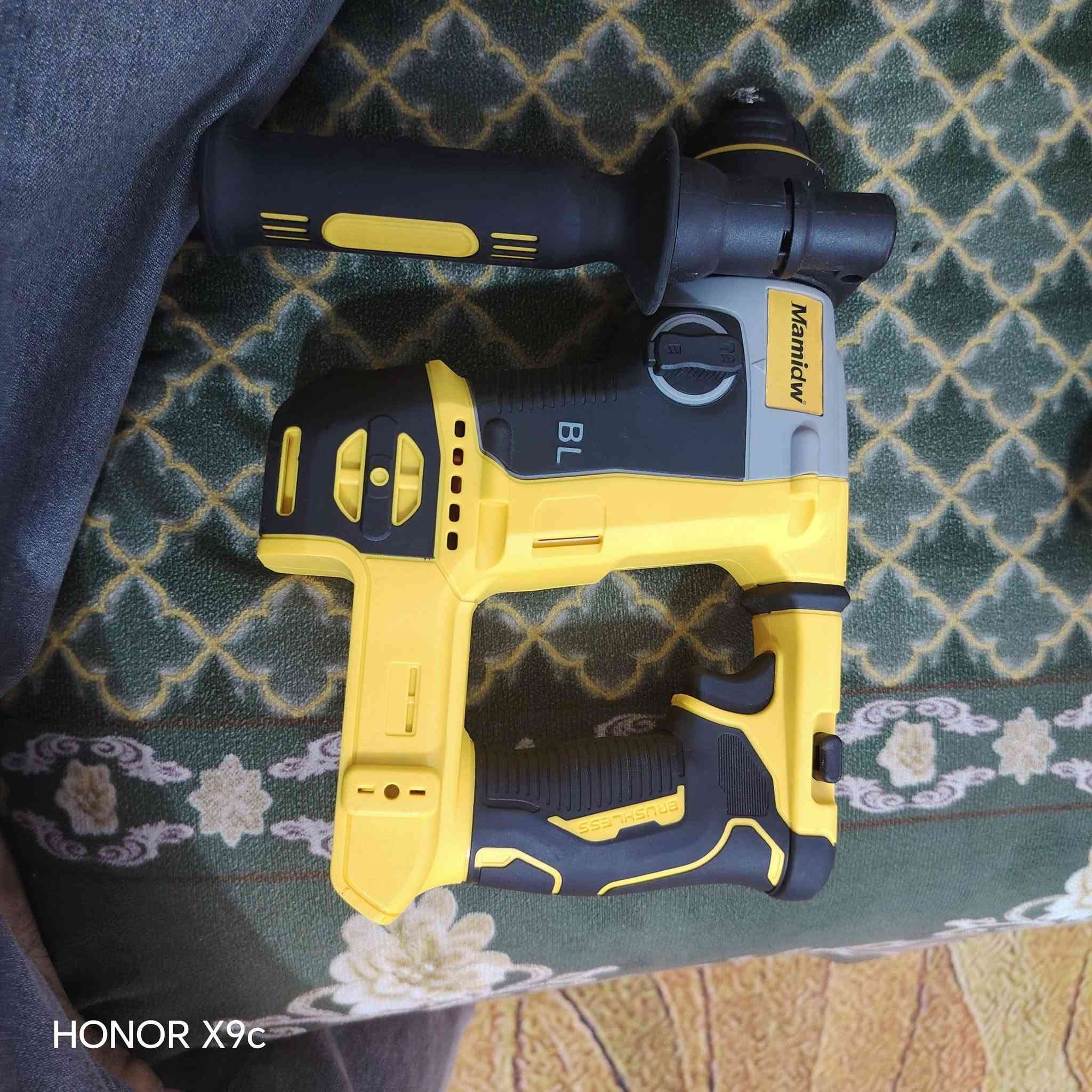 دريل همر تثقيب حجمة وسط فارغ بدون بطارية وشاحنة

نص مكتوب في الصور:
- HONOR X9c