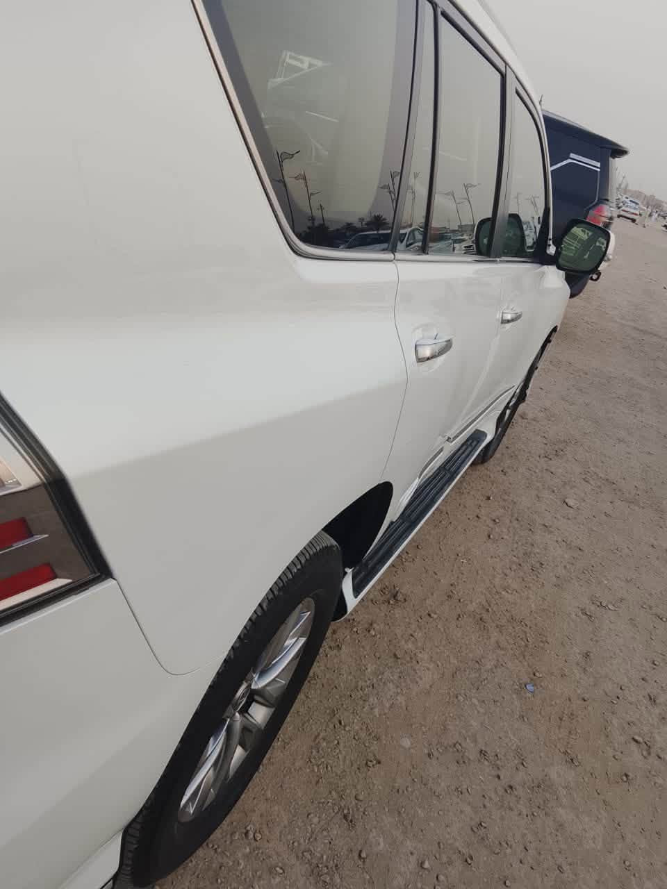 1. سيارة  (Lexus GX 460) - موديل 2014 .
2. ⁠المحرك: محرك تنفس طبيعي V8 بسعة 4.6 لتر.القوة: يولد قوة 292 حصان وعزم دوران 438 نيوتن-متر.ناقل الحركة: أوتوماتيكي بـ 6 سرعات مع نظام دفع رباعي مستمر (4WD).المميزات: يشتهر بالاعتمادية العالية جداً، ومقاعد مريحة تتسع لـ 7 ركاب، بالإضافة إلى قدرات جبارة في الطرق الوعرة.
رقم الهاتف ***********
