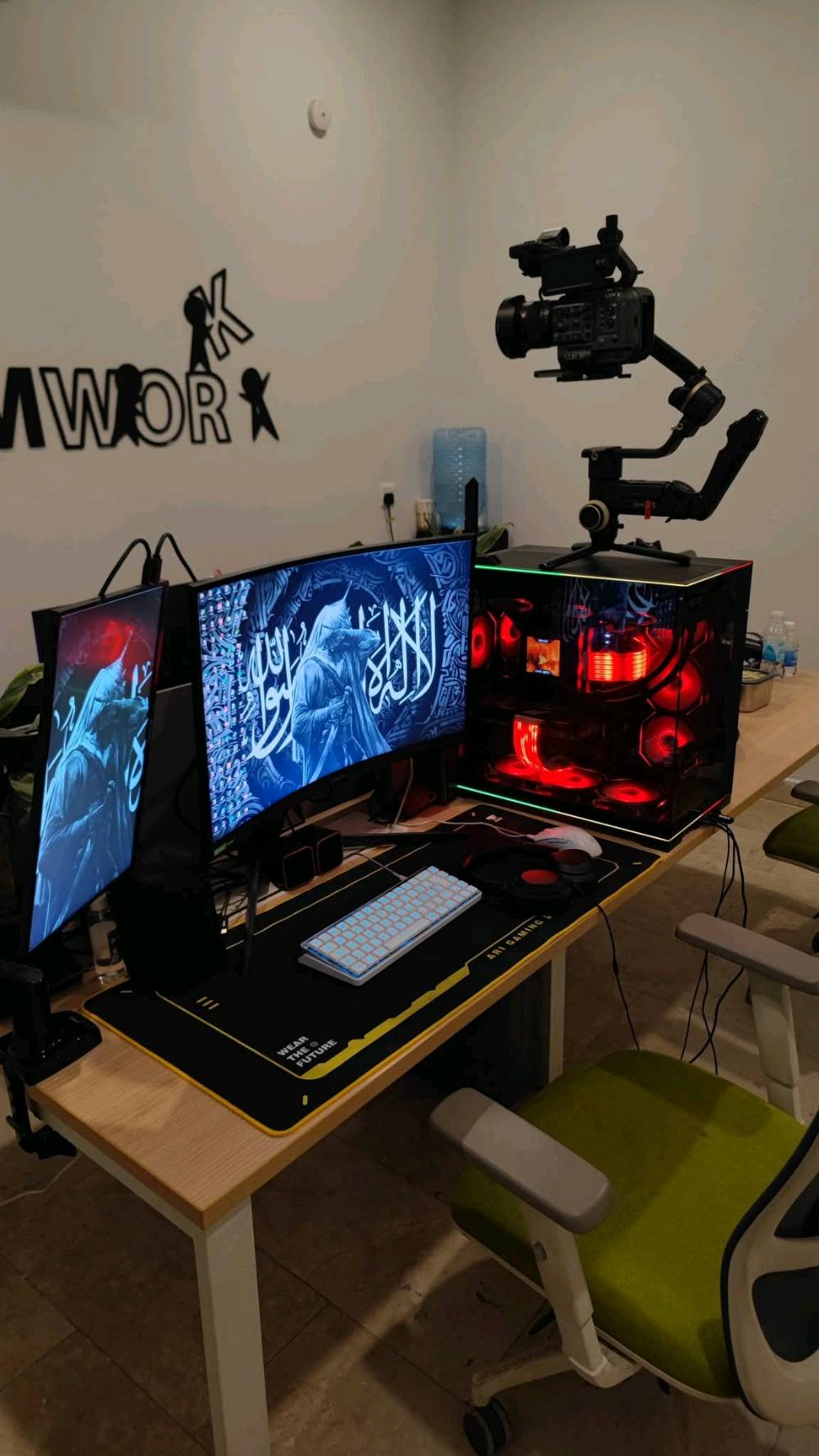 الحلوة للبيع
CPU: ULTRA 9 285K
MOTHERBOARD: ROG MAXIMUS HERO Z890
RAM: LEXAR THOR GOLD 32 6000HZ cl38
AIO: THERMALRIGHT HYPER VISION 360
PSW: THERMALRIGHT 1000W PLATINUM
CASE: LIAN LI 011 DYNAMIC EVO RGB
GPU : 4070 SUPER GIGABYTE 
Storage : 4TB M.2 7450 m/s
FANS: 16 >> 6 ON THE AIO - 6 IN THE BACK OF THE
CASE - 1 REAR - 3 IN THE BOTTOM
الشاشة 
Samsung g7 odyssey 27in 240hz »»» 600 الف
الشاشة الثانية 
Zeuslaps p16k 140 hz 16in »»»» 140 الف
سعر الكيس 4 ملايين و 100 بي مجال 
للاستفسار خاص او *********** موجود واتساب
التجميعة مستعملة قليل جداً 
ورجاءا اذا متشتري لا تعلق 🖤