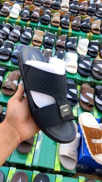 شحاطات رجالي طبي.....  40-45 8 قطع كارتون  سعر كارتون 115 الف باقي مود...