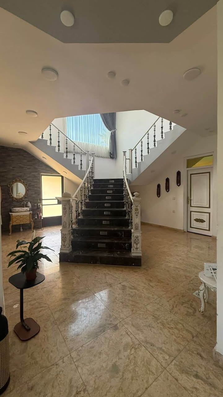 🏡للبيع دولم مع بيت سكني في الراشدية – كاظم العلي، بموقع هادئ ومناسب للسكن والاستثمار.
المواصفات:

* مساحة الدولم: 2500 م²
* مساحة بناء البيت: 330 م²
* عدد الغرف: 5
* عدد الحمامات: 4
* مطبخ حار + مطبخ بارد
* الواجهة: 35 متر
* النزال: 71 متر
* نوع السند: ملك صرف

مميزات العقار:

* الدولم مزروع بالحمضيات وأنواع مختلفة من أشجار الفواكه والنخيل.
* جلسة خارجية مهيأة للشواء.
* تتوفر خدمات الماء والكهرباء.
* مولد كهرباء.

للاستفسار أو تحديد موعد للمعاينة، يرجى التواصل على الرقم:
(***********)
