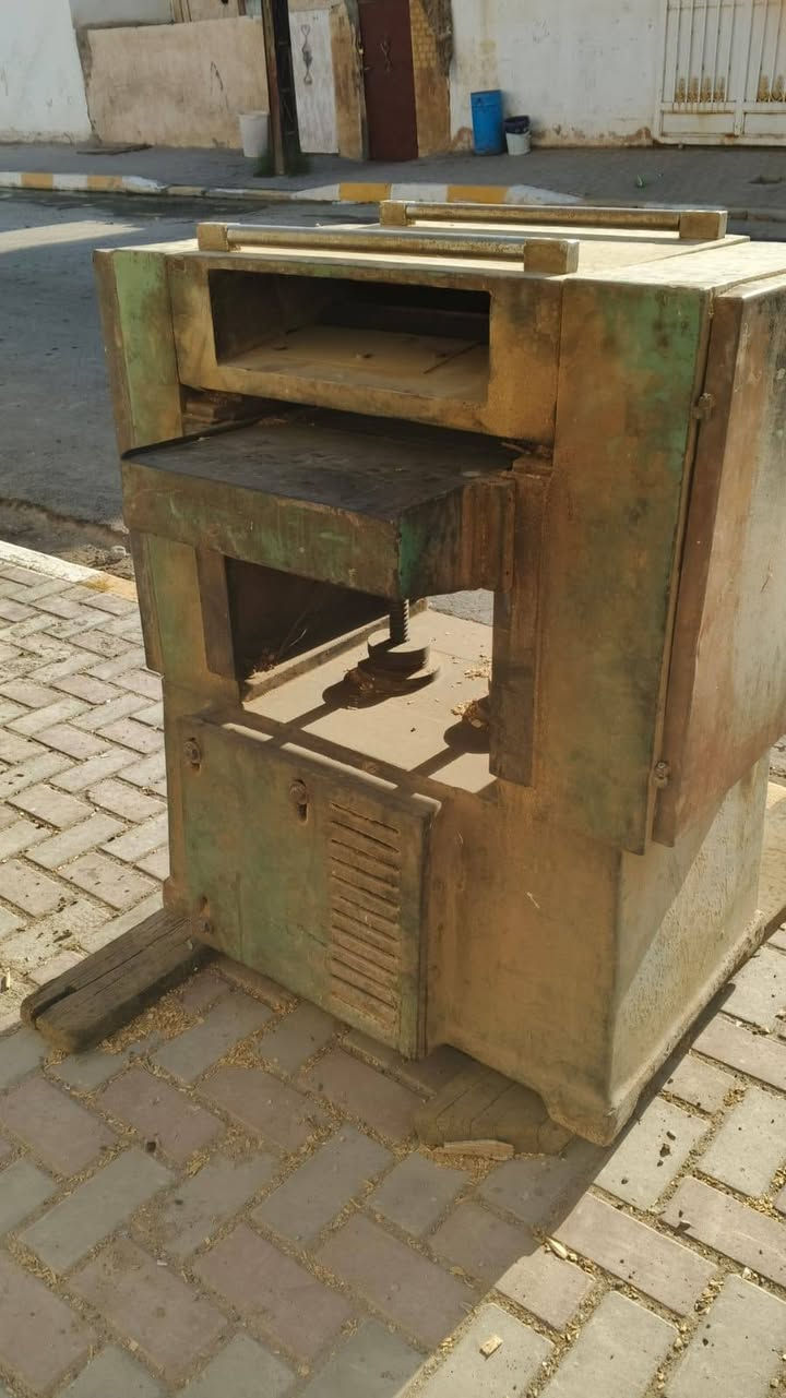 مكائن نجارية للبيع
دبل تركي شغال درجة ممتازة 

گير بوكس...العرض ٤٠ سم السعر ١٤٠٠مليون وأربعمائة الف.. 

رندة المانية طاروحة فقط الطول ٢.٥متر والعرض ٥٠ سم بيرلي الماني بيها كسر وملحومة درجة ممتازة. 

السعر ١٥٠٠ مليون ونصف شغالة بحالة ممتازة.. 

اللي يرغب بالشراء الاتصال على هذا الرقم. 

***********
