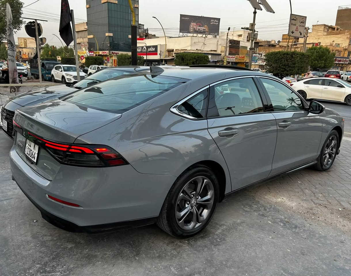 السلام عليكم 
Honda accord hybrid exl  2025

       حجم المحرك : 2000  هايبرد

ضرر السياره : صبغ بيه جاملغ و باب السايق صفحت اليسار
             و باب الي وره السايق مبدل نفس الون
        
حالة اليرباك : ستيرن وبرده
المسافه المقطوعه : 9000 ميل

#مواصفات
• مكينه 2000
• شاشة كبيرة
•فتحه
• كاميرا خلفية 3 انظمة
• كرسي كهرباء  
• رادار امامي
• مانع تصادم
• محدد مسار 
• تصحيح مسار
• شفتات بالستيرن
• مثبت سرعة
• مانع انزلاق
• دخول ذكي 
• إنارة ترحيبية
• هاندبريك كهرباء
•لايت عدسات زينون
• نظام اوتو لايت Auto
• لايت العالي زنون 
• حساسات مطر 
• حساسات دخول الإنفاق
• حساسات ضغط هواء الإطارات
• أوامر صوتية
• 3 أنظمة قيادة (eco, ev, sport)
• بلوتوث
• مدخل USB + AUX 

السعر : 185$ وبيه مجال قليل

تفاصيل اكثر هذا رقمي ☎️
*********** 
مكاني بغداد القاهره
