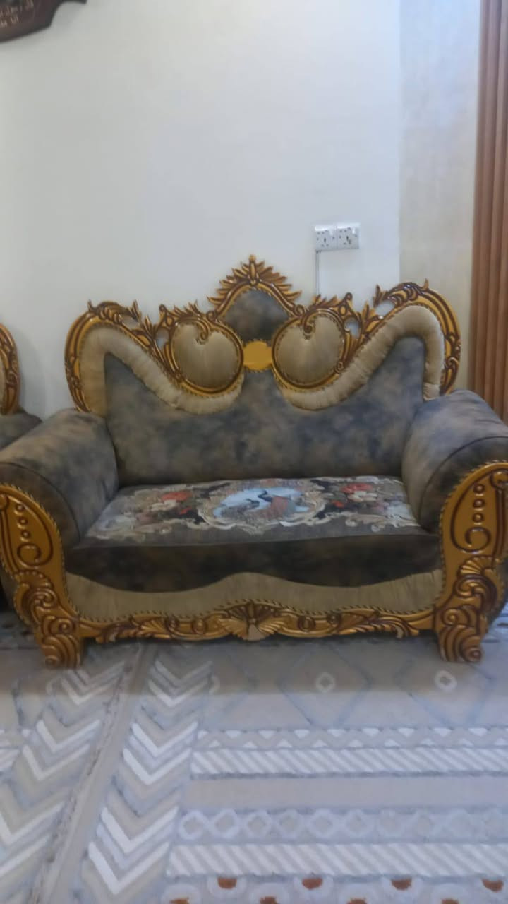 تخم قنفات للبيع بحاله جيد جداً والاسفنج والقماش درجه اولى توصى 
والسعر 500وبي مجال 

ارقم ***********
الاتصال على صاحب التخم 
المكان بغداد شارع فلسطين 
انا مكلف بالنشر الاتصال على صاحب التخم
