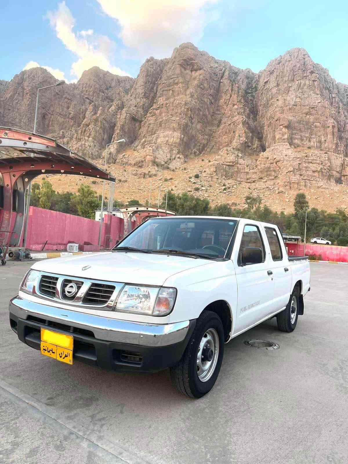 نيسان ٢٠٠٢ • مكينة ومحور • كاميرا
