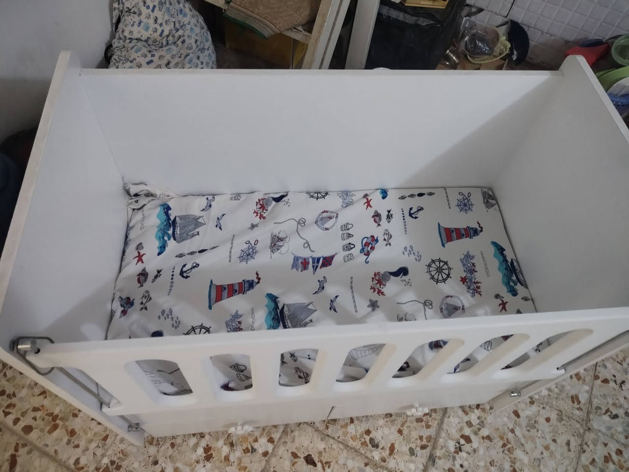 سرير اطفال من سنه الى 5 سنوات تركي جديد بعده خشب ثقيل mdf مع دوشك كامل للبيع 100 وبي مجال لشراي مكاني وفاء ***********
